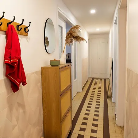 Du Jeu Proche Commerces Et Ferry Apartman